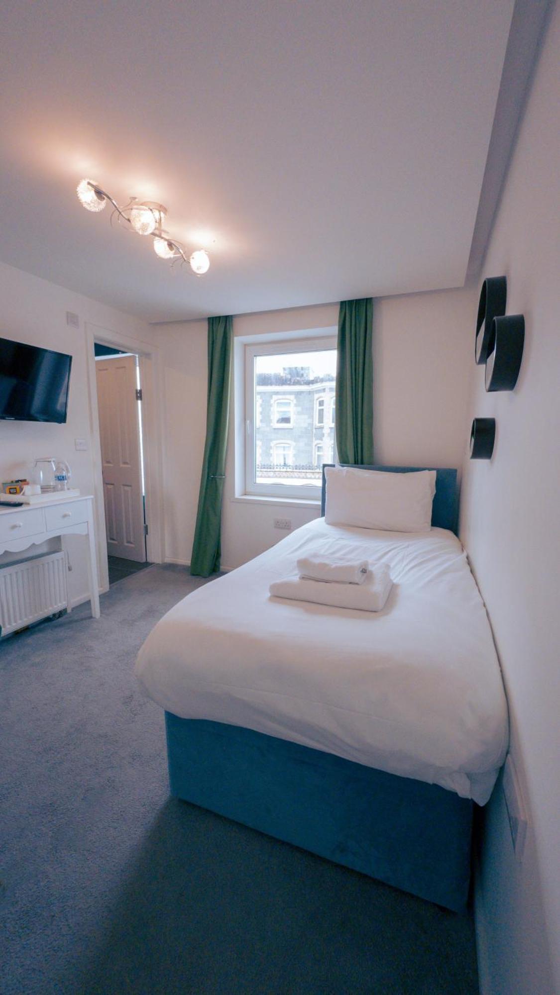 Oyo Newquay Beach Hotel New Quay Exterior foto