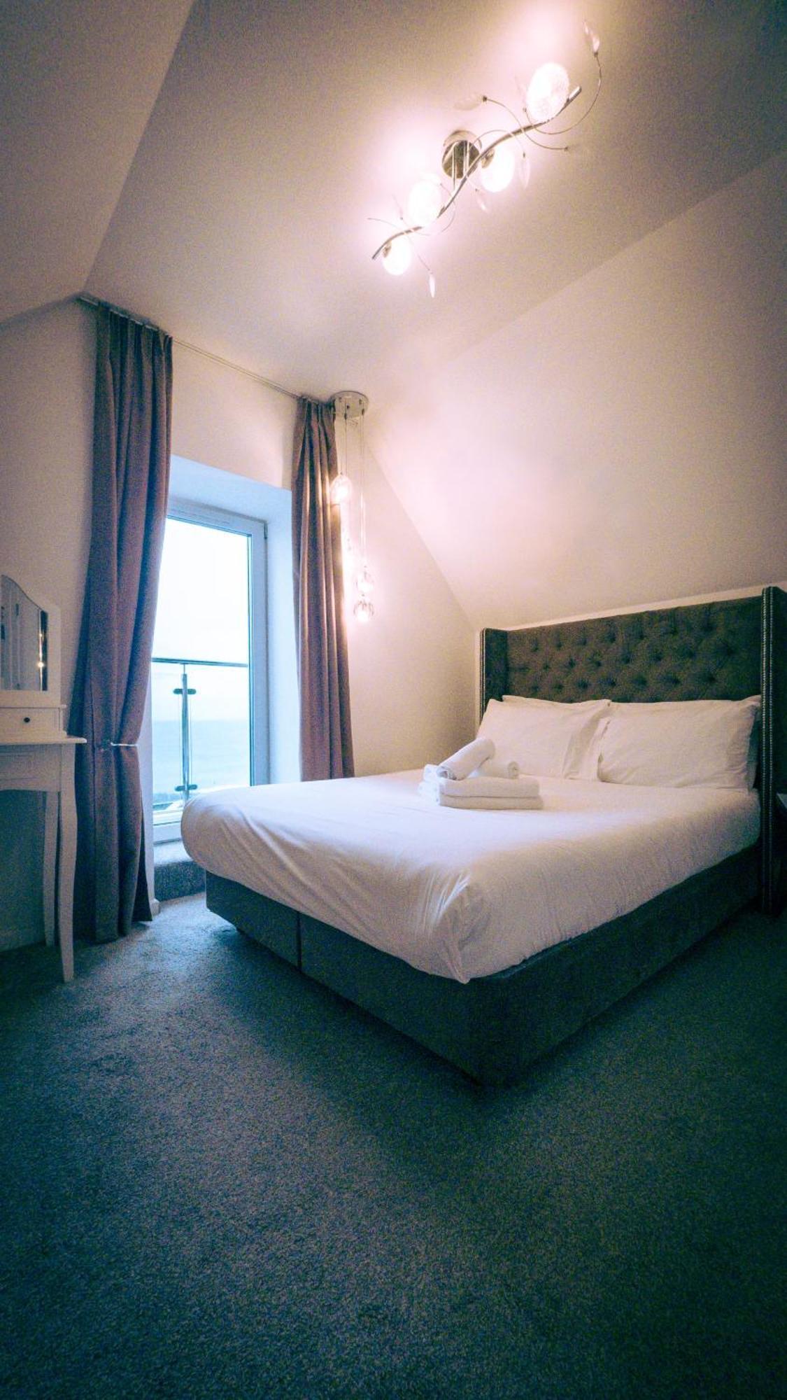 Oyo Newquay Beach Hotel New Quay Exterior foto