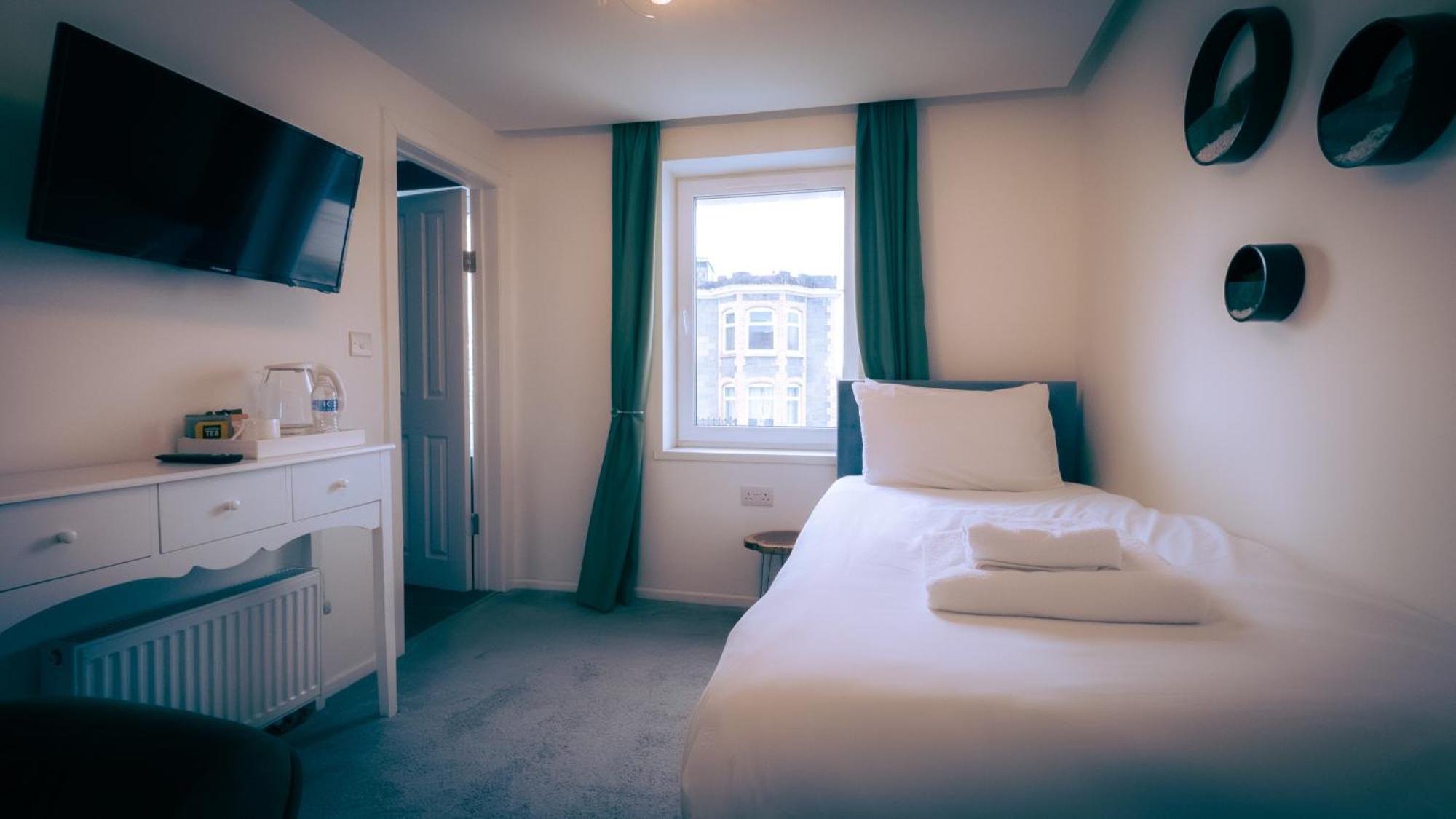 Oyo Newquay Beach Hotel New Quay Exterior foto